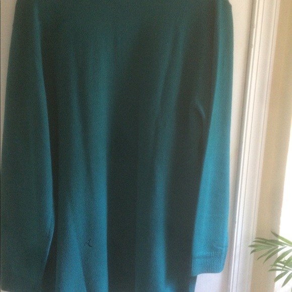 Long sleeve, buttonless cardigan. - Picture 3 of 5